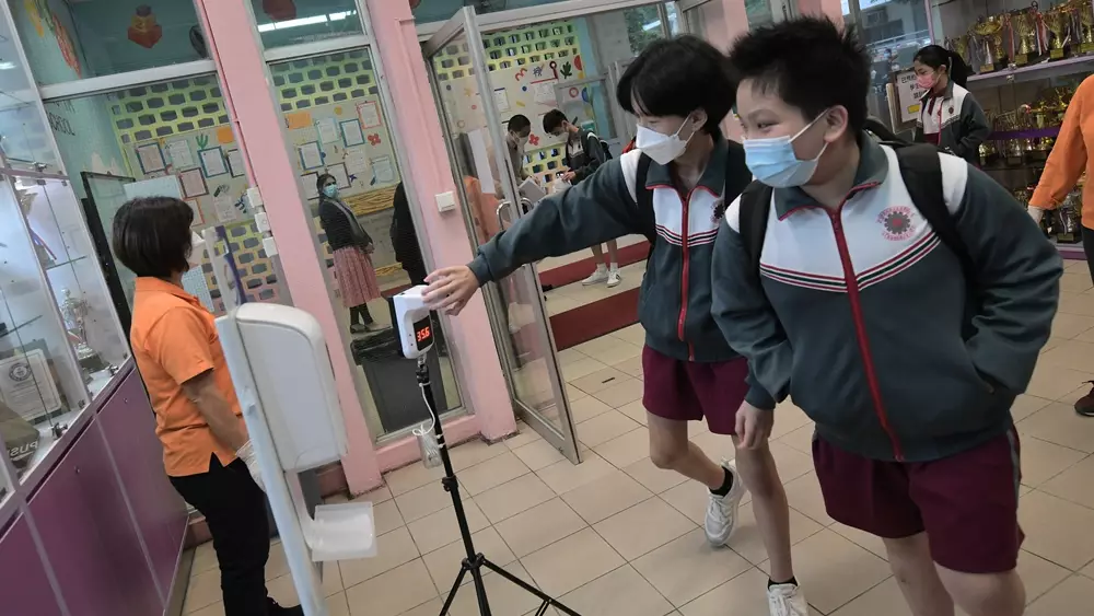 疫情反覆,過去兩年本港中小學經歷多次停課。