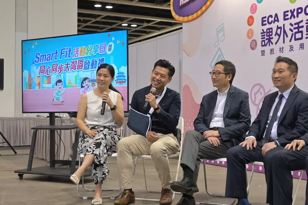 Smart Fit 科技有限公司創辦人陳新雅 (左) 及 中國香港新興運動協會創辦人黎廣業 (右) 與觀眾分享新興運動結合科技的好處。