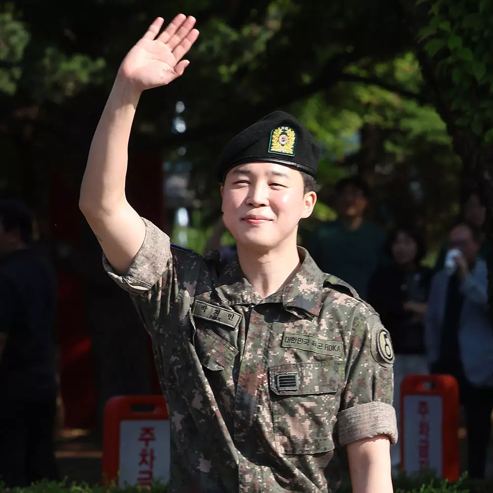 JIMIN感激粉絲ARMY一直的等待。網上圖片