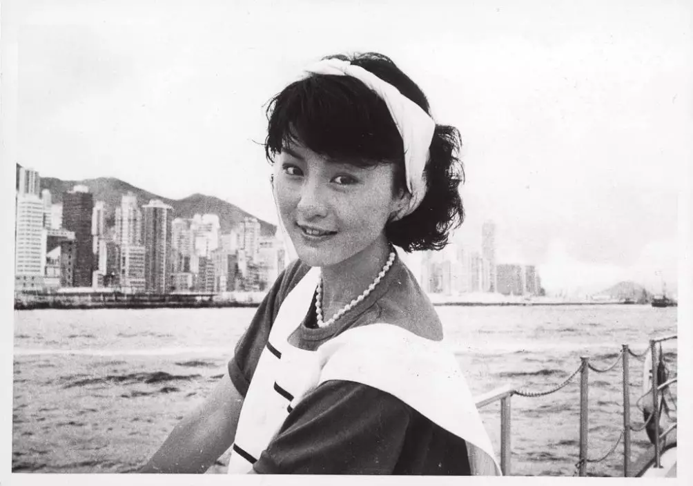 十八歲時的李賽鳳未成為打女前,還一臉孩子氣,鄰家女孩的模樣。