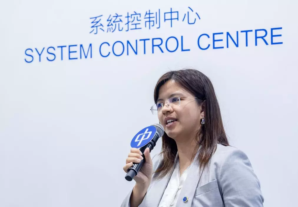 Kathy表示在突發情況下,電力工程師需要「快狠準」解決問題,迅速協助恢復供電,減少對客戶的影響。中電圖片