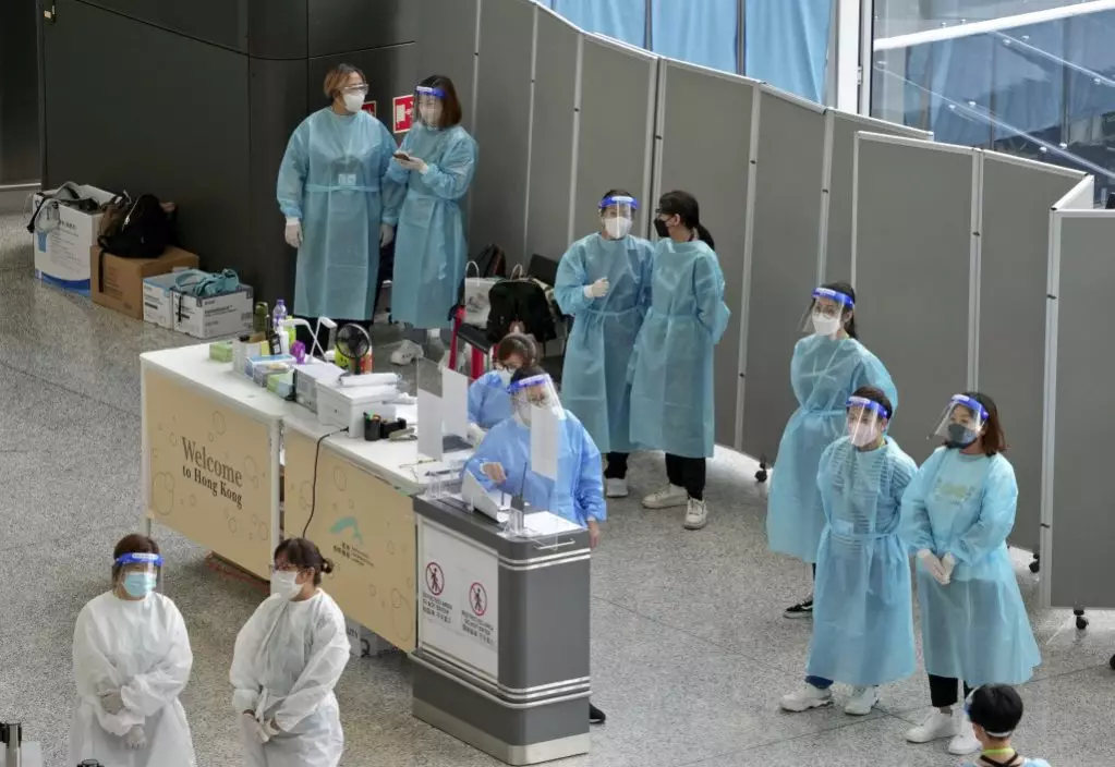 政府正考慮旅客在機場進行核酸檢測後直接回到住處。資料圖片