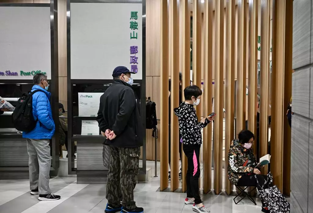 深喉唾液測試包及糞便樣本瓶派發點一帖睇。