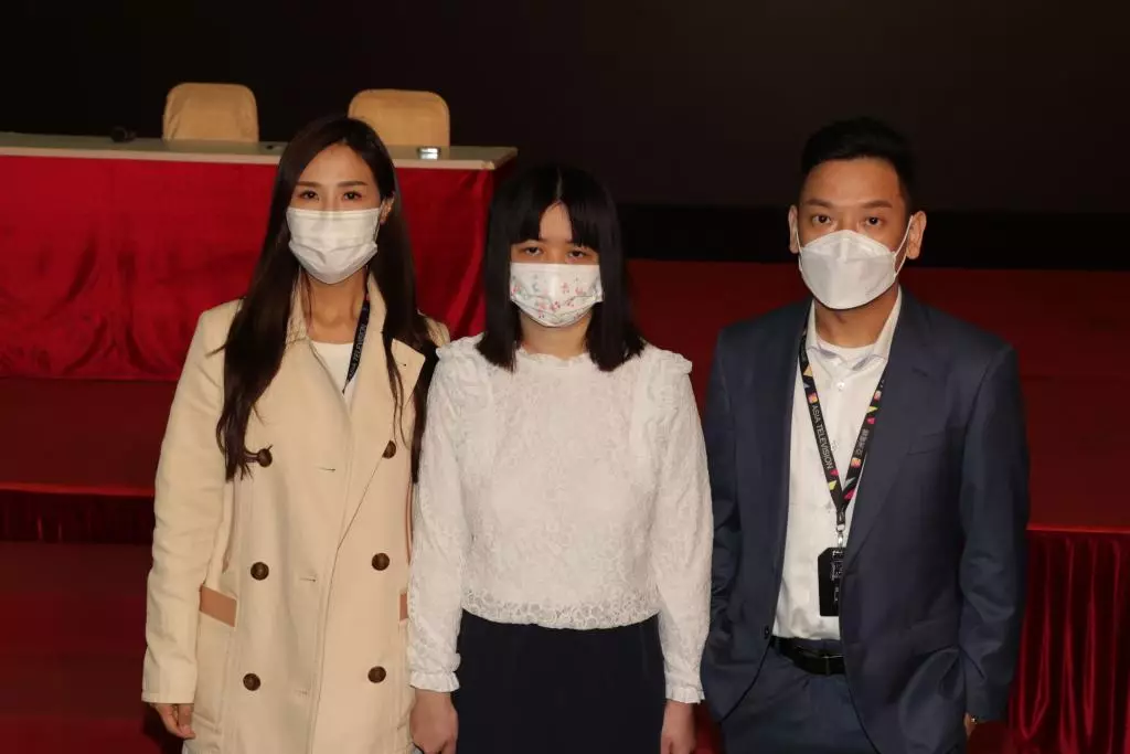 阿儀惹上官非,亞視董事陳偉傑及林寶玉對佢不離不棄。