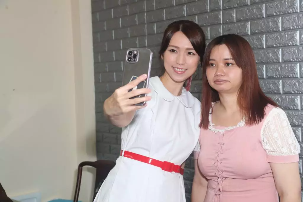去年阿儀同孫慧雪拍過電影《愛.還記得》。