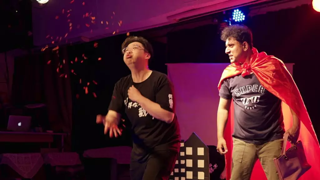 Bitto在劇場演出飾演Super Daddy。