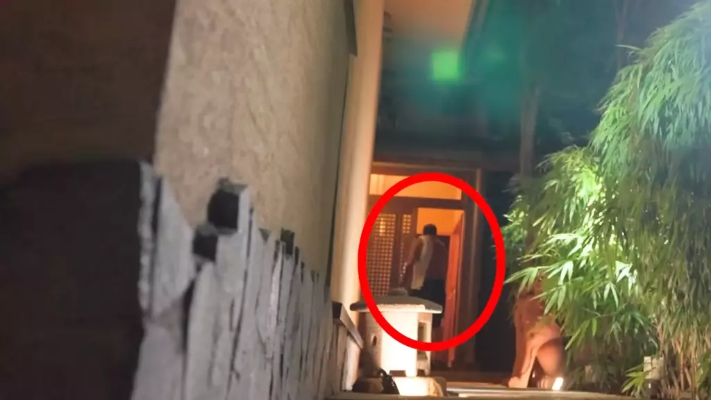 一入門口就驚見裸男!