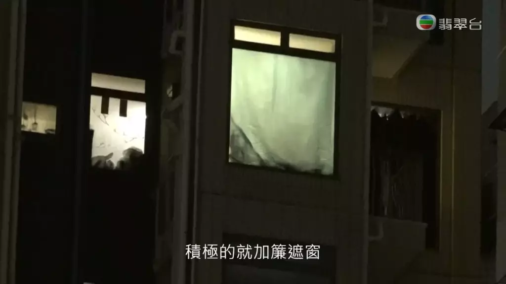 另一個原因就係,因為現時得多私人屋苑均採用了玻璃幕牆的設計。