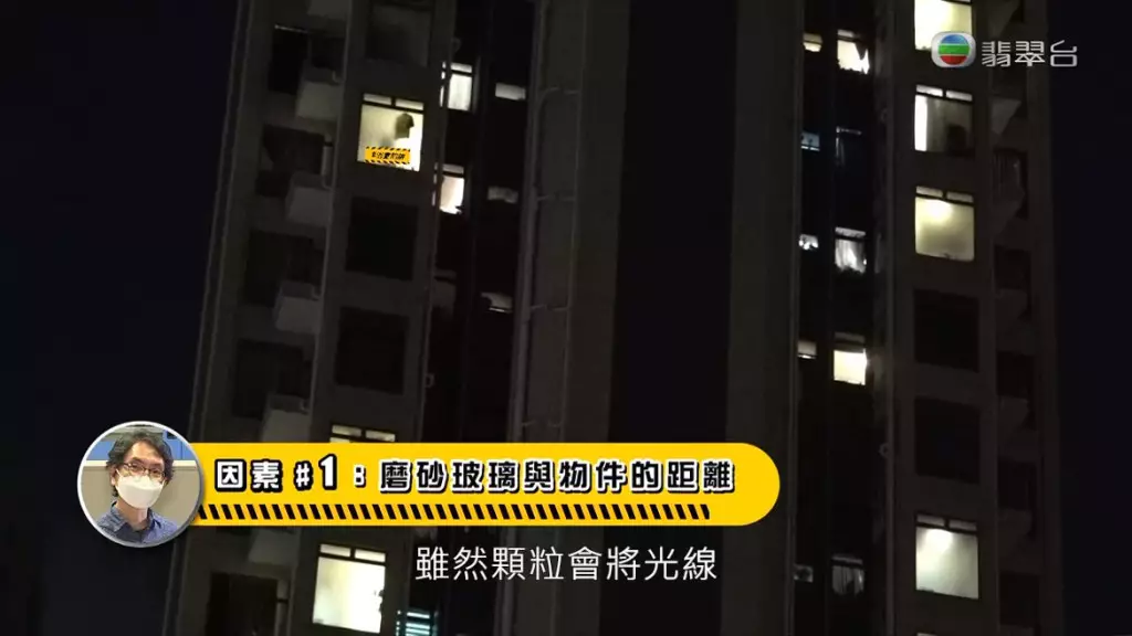 但當物體貼近玻璃,就會大幅降低光線折射的障礙,所以愈貼近玻璃,影像就會愈清楚!