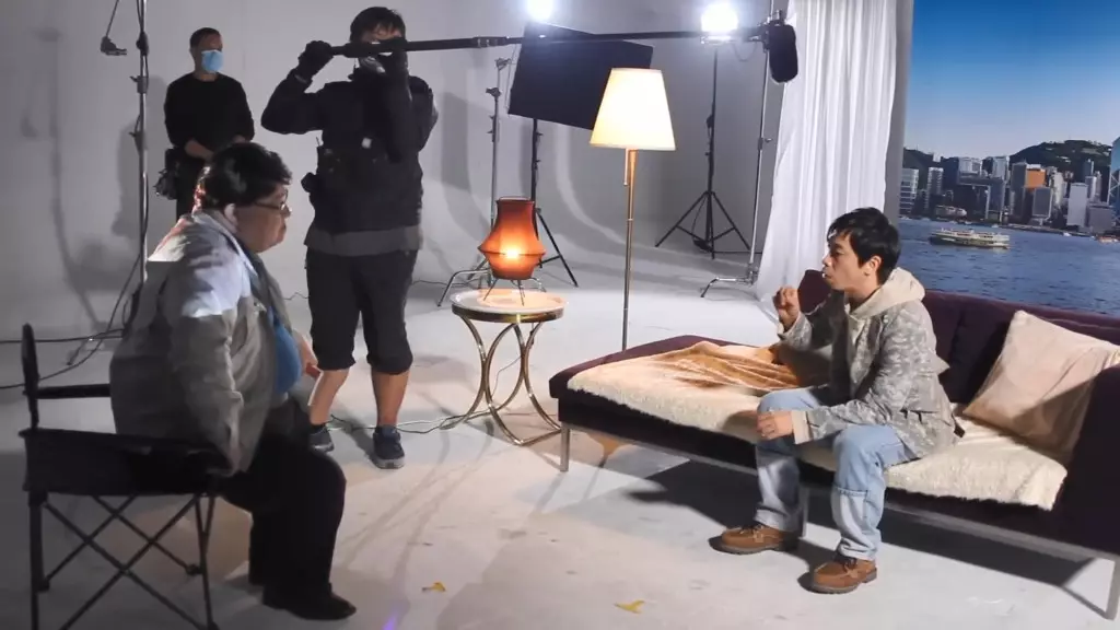 首次擔正做男主角。
