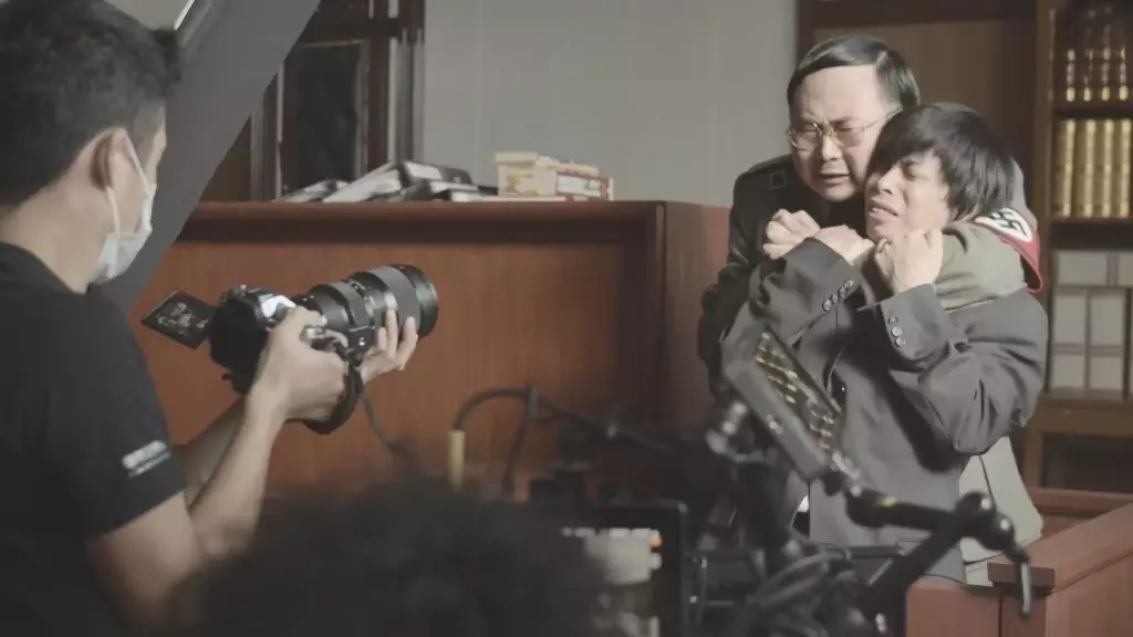 阿卵覺得呢兩個人因為相遇做就咗呢件事嘅發生。