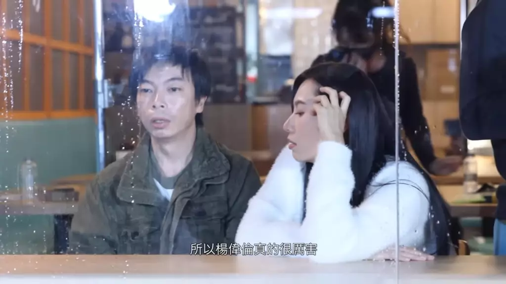 表姐似乎是唯一真心對張顯宗好的人。