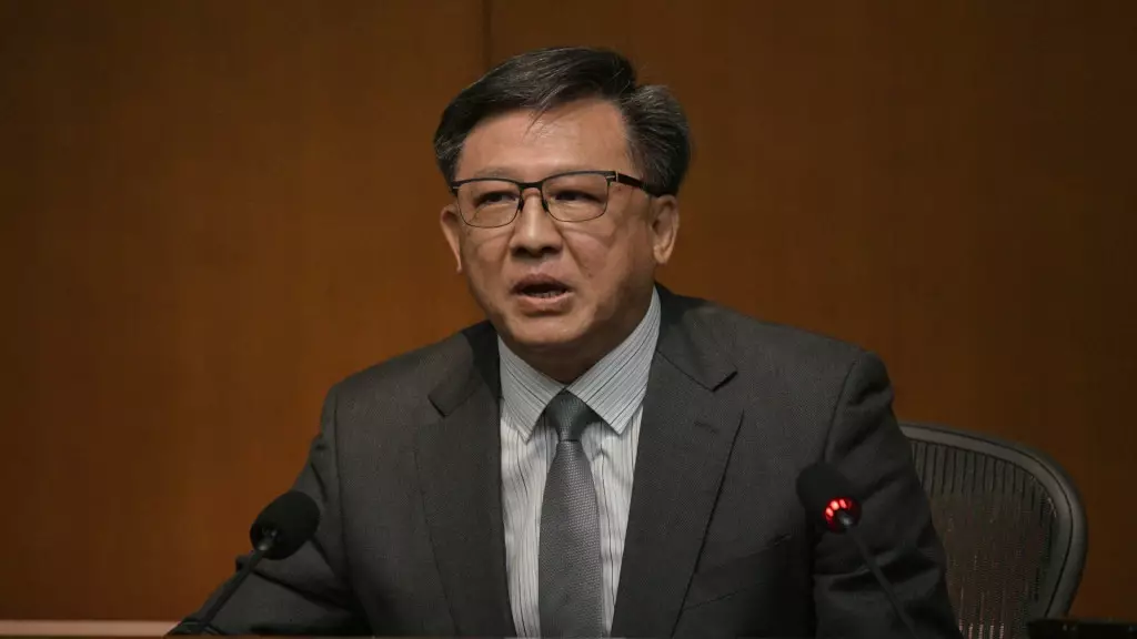 法官下令何君堯需向林卓廷支付15萬元訟費。
