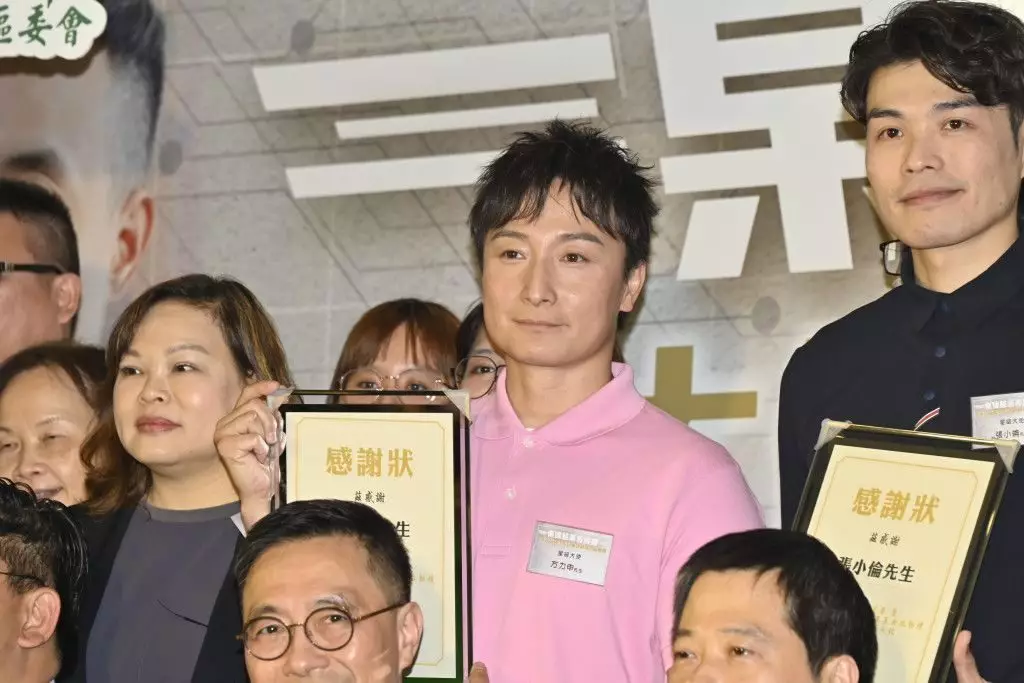方力申指女友仍要睇心理醫生。