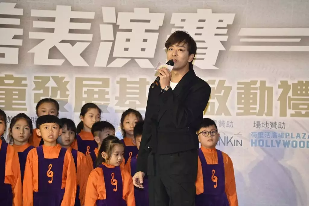 陳曉東出席《桌球慈善表演賽暨黃大仙青少年兒童發展基金啟動禮》。