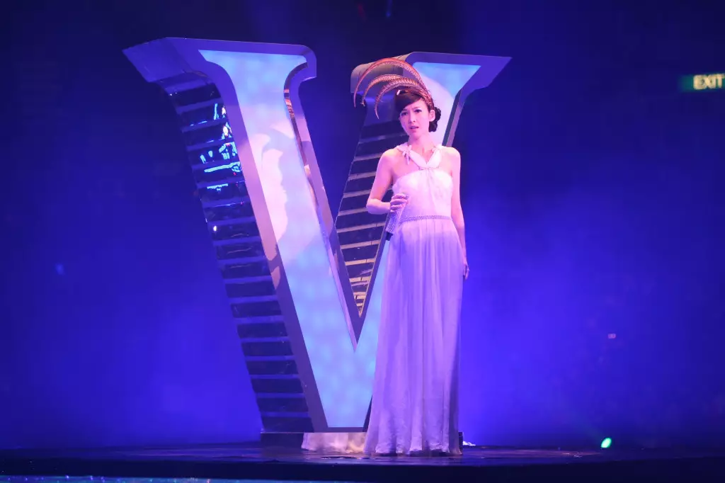 周慧敏近年幕前亦只是作兼職演出,2018年在紅館開行出道30周年演唱會。