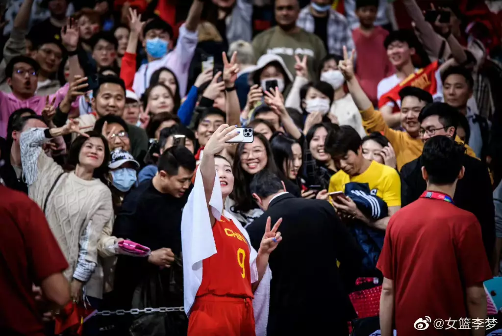 李夢有好多fans支持。
