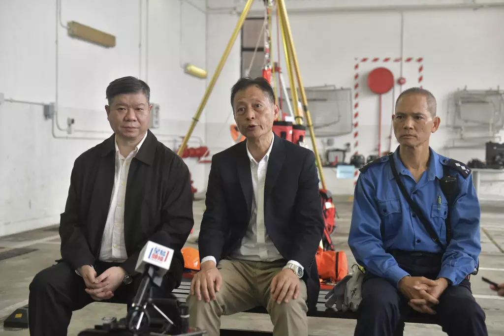 南丫發電廠專屬消防隊伍,左起:李震宇、吳偉明及郭志偉。