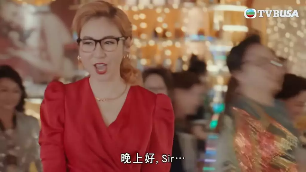 莊思敏還有「眼鏡娘」老師打扮。