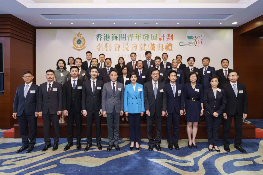 海關首長級人員與「CYHPA」成員合照。政府新聞網