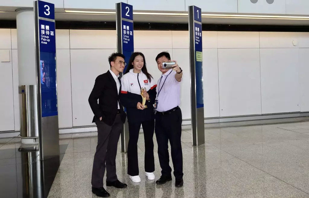 江旻憓(中)在機場已被粉絲捕捉合照。