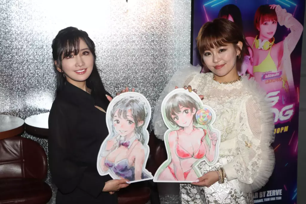 日本AV女優Karen(楪可憐）（左）和Mitsuki Maya（右）在尖沙咀舉行粉絲見面會。