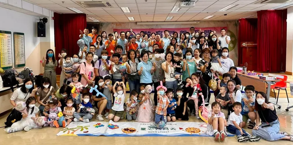蔡若蓮與教育局及其他團體，舉辦「童心六月天」義工服務。蔡若蓮facebook圖片