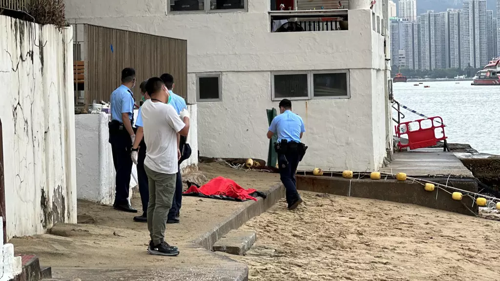 男子被救上岸經檢驗後證實死亡。