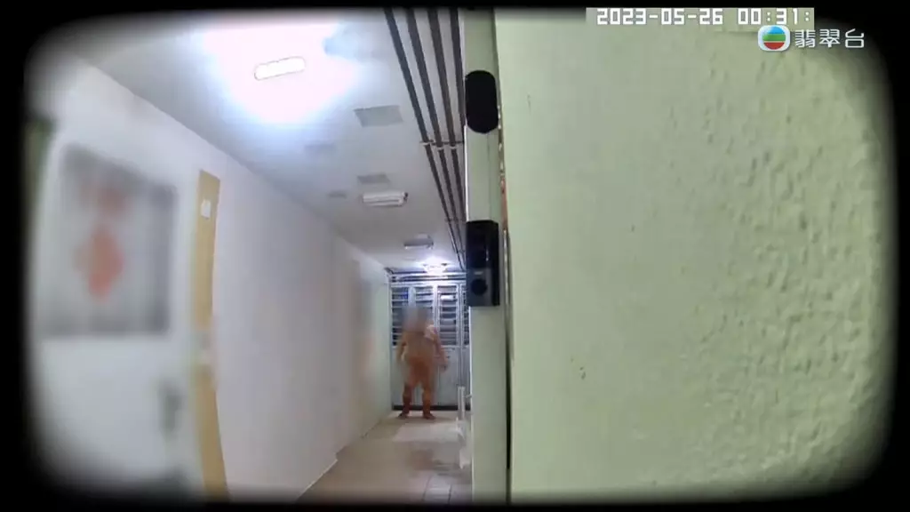 似跟自己吵架,更喊打喊殺。