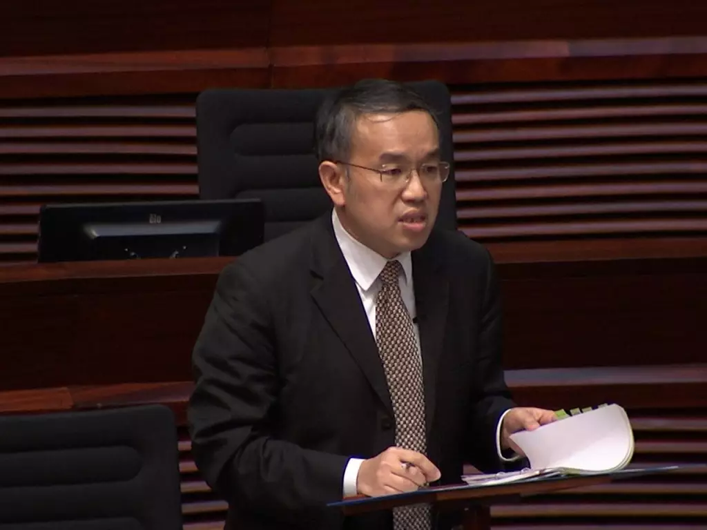 許正宇︰在港發行離岸人民幣債券總額按年增逾一倍