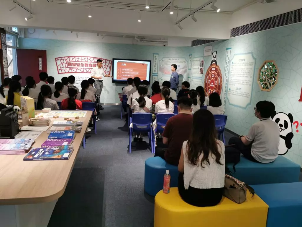 觀塘警區聯同觀塘民政事務處7月6日合辧「愛國教育及生涯規劃學習團」。