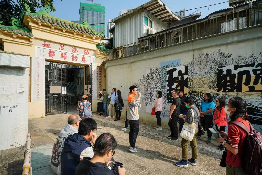 參加者參觀東華義莊,認識華人傳統殯葬文化。