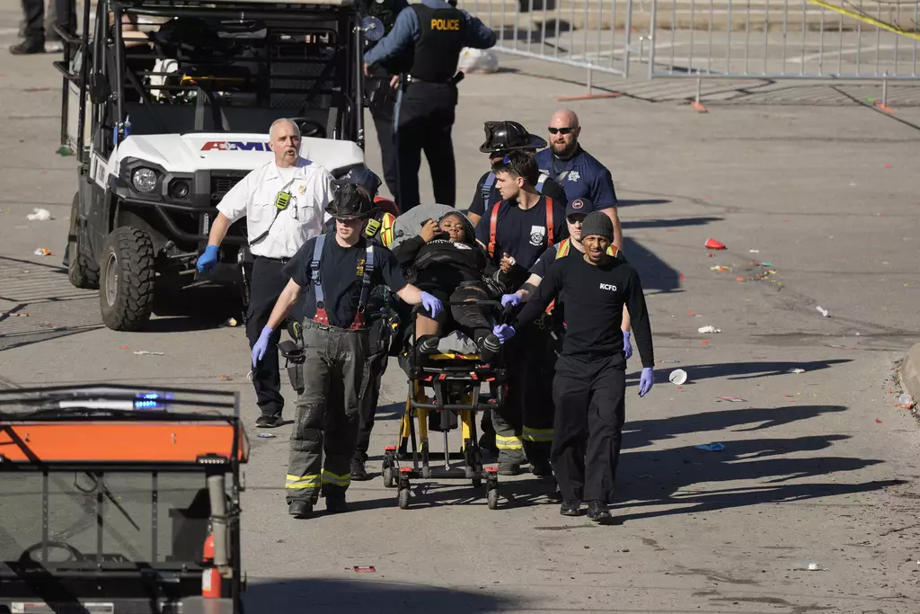 警方表示，部分傷者情況危殆或嚴重。(AP圖片)