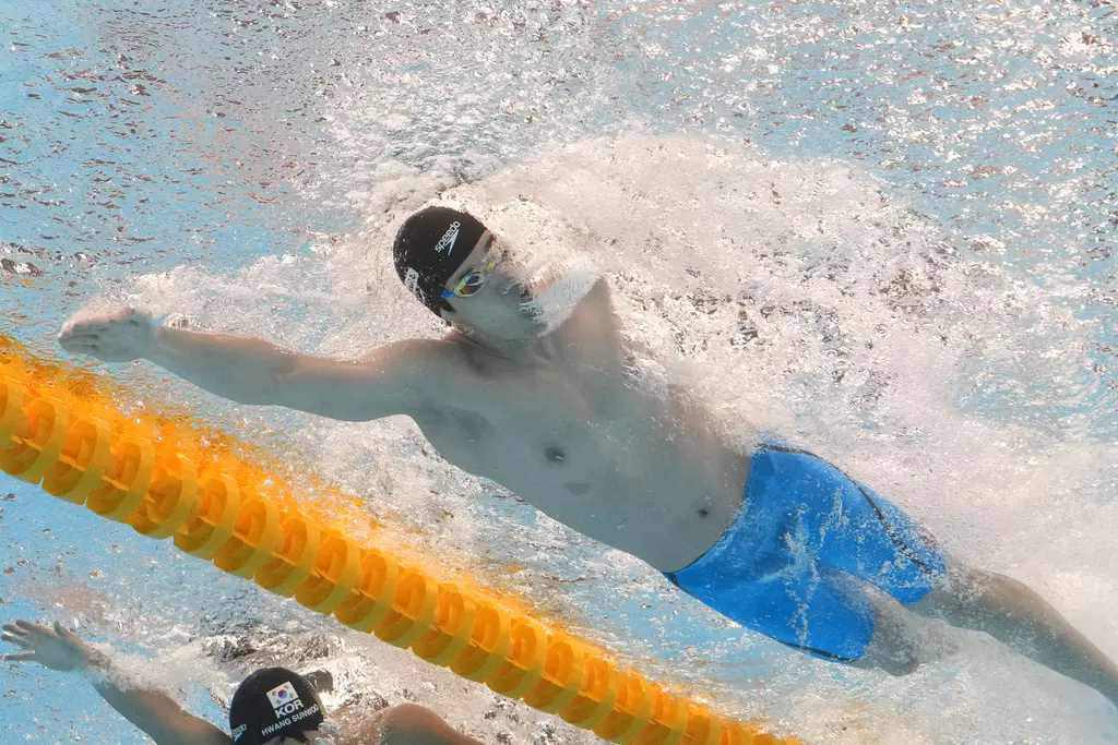 19歲的潘展樂在決賽游出47秒53的成績，奪得首枚個人單項世錦賽金牌。美聯社