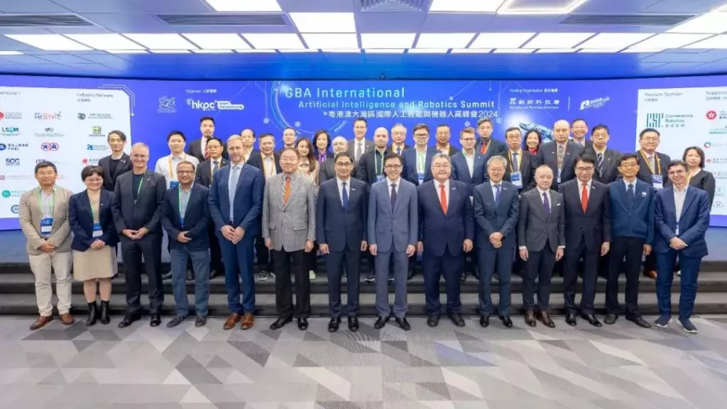 「粵港澳大灣區國際人工智能與機器人高峰會2024」 邀請到香港特別行政區政府創新科技及工業局局長孫東（前排右七）出席開幕禮，生產力局副主席於健安（前排右六）、總裁畢堅文（前排左七）、香港特區立法會議員黃錦輝（前排左六）、陸瀚民（前排右四）以及一眾專家講者及業界精英也共同見證盛會。