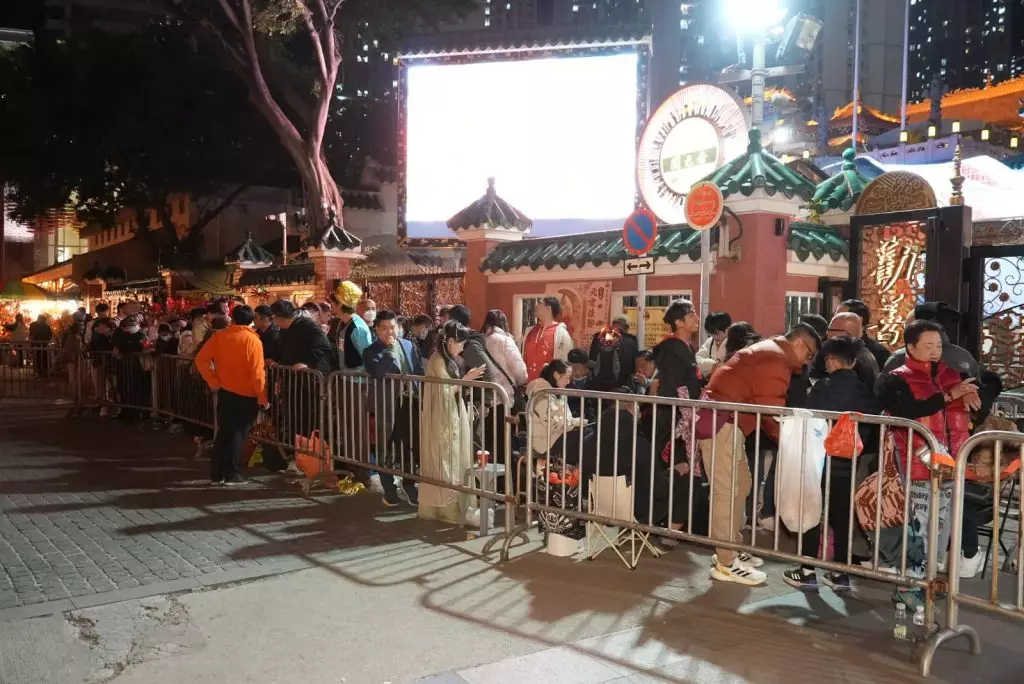 黃大仙祠 頭炷香。巴士的報記者攝