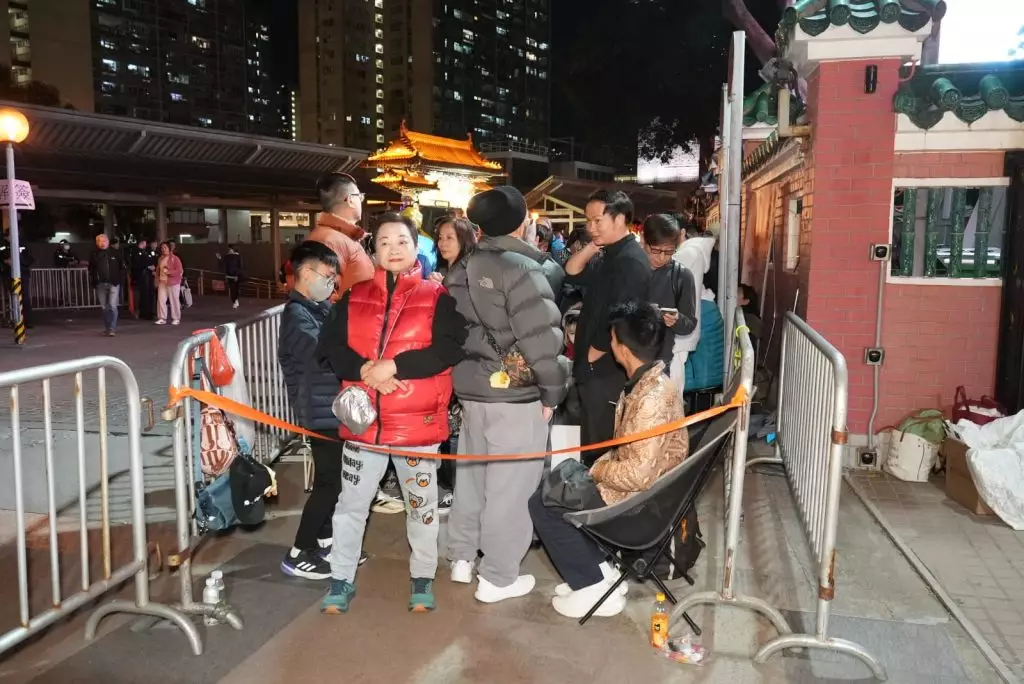 黃大仙祠 頭炷香。巴士的報記者攝