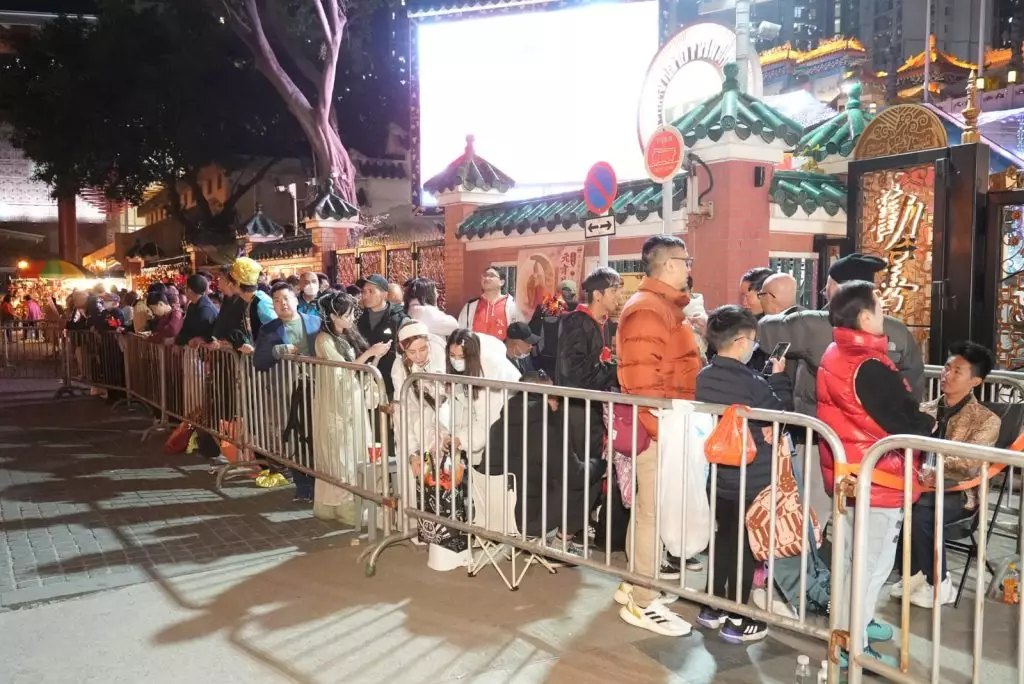 黃大仙祠 頭炷香。巴士的報記者攝