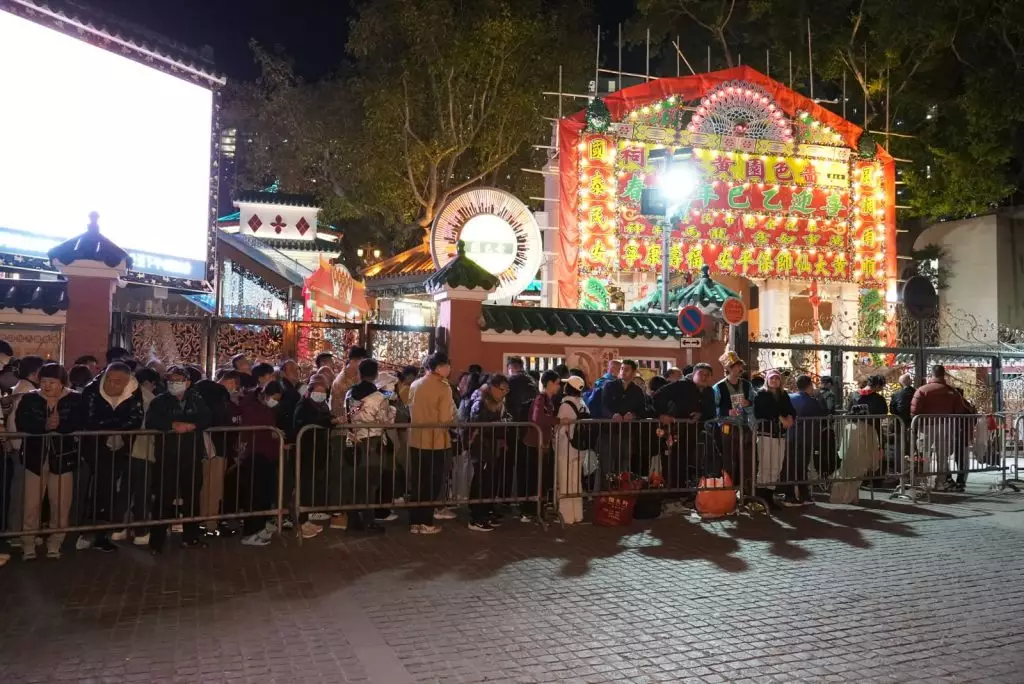 黃大仙祠 頭炷香。巴士的報記者攝