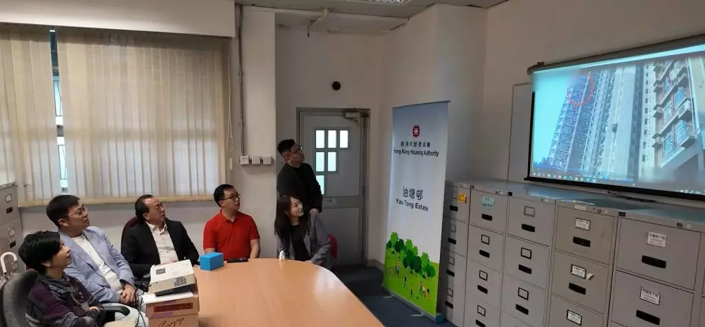 房屋局局長何永賢視察油塘邨智慧屋邨試點應用。何永賢 Winnie Ho FB