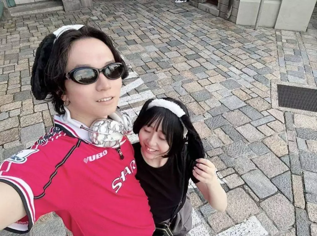 最上愛與湯井合照疑戀愛詐騙。網上圖片