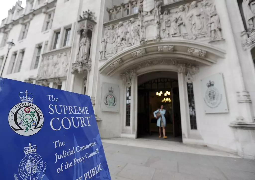 英國最高法院裁定,《平等法》當中女性的定義是指生理女性,不包括跨性別女性。AP圖片