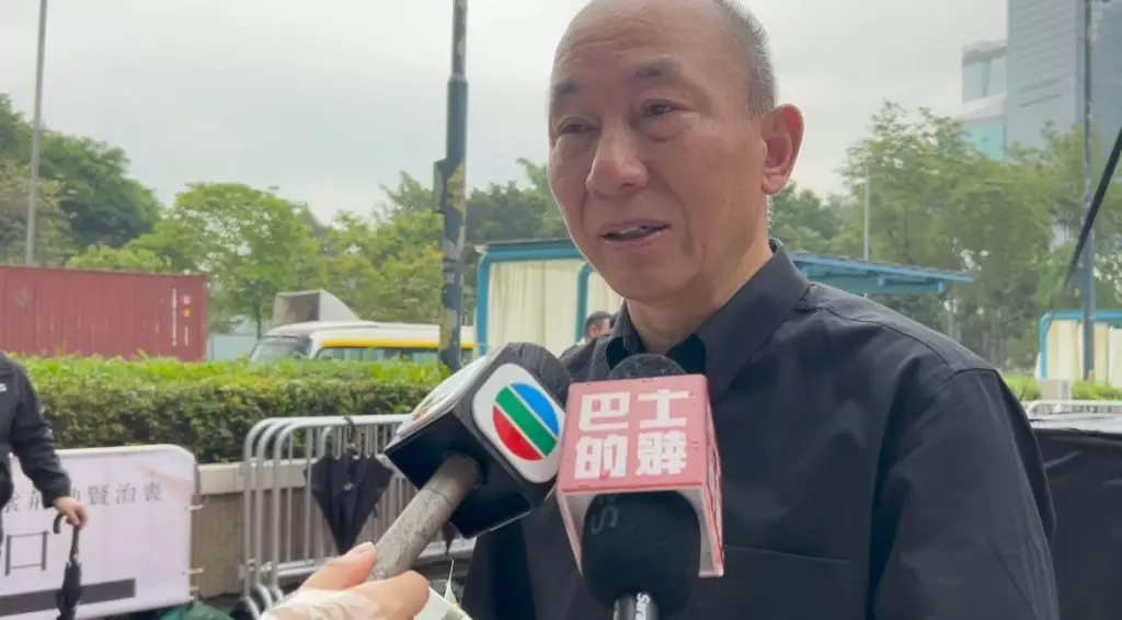 卓先生。巴士的報記者攝