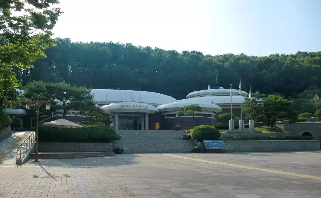 忠清北道清州市一間高中,有一名就讀特殊班的學生突然持刀傷人,導致6人受傷。網上圖片