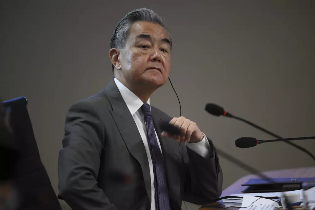 王毅說,妥協退縮只會讓霸凌者得寸進尺。AP圖片
