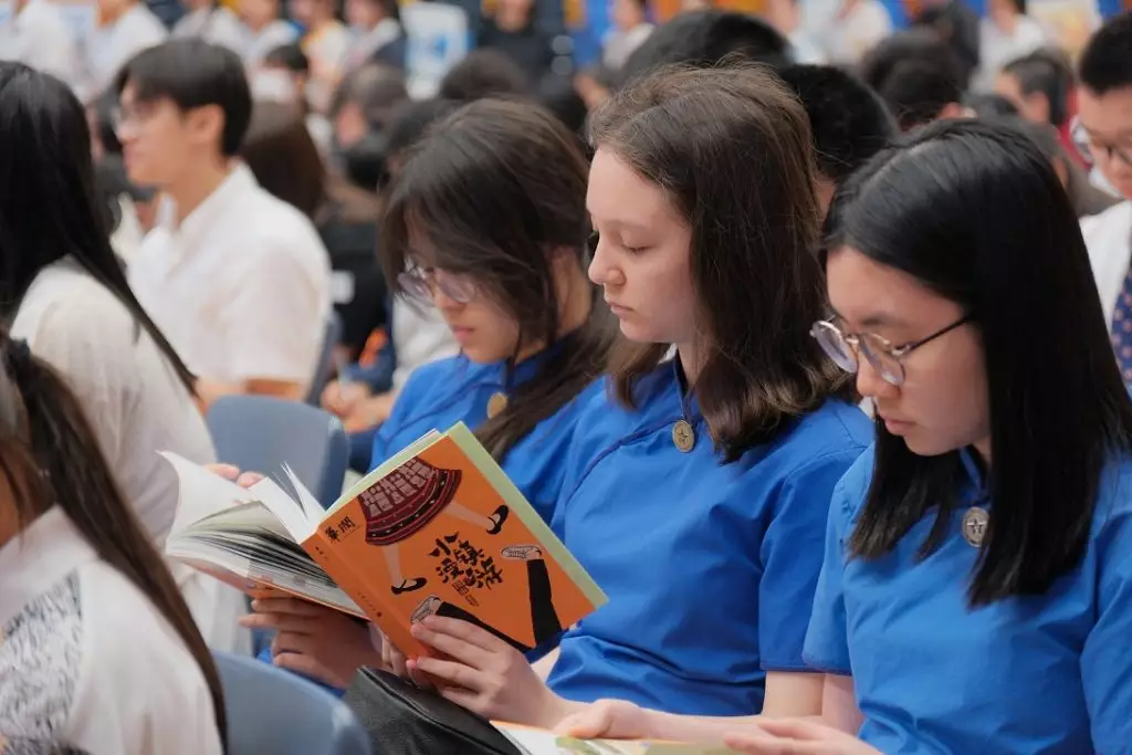 現場共讀30分鐘,一同沉浸於書香之中。