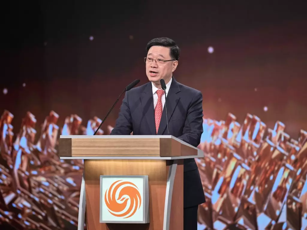 行政長官在鳳凰衛視香港台於免費電視85頻道開播一周年慶典致辭。政府新聞處圖片