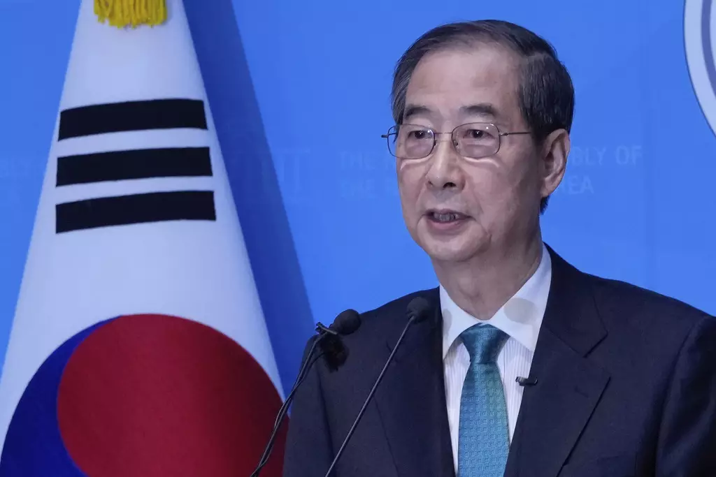 南韓前代總統韓悳洙宣布參加六月的總統選舉。AP圖片