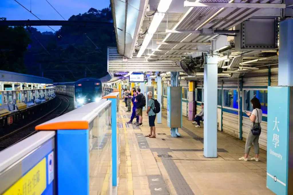 大學站月台自動閘門安裝工程完成。港鐵圖片