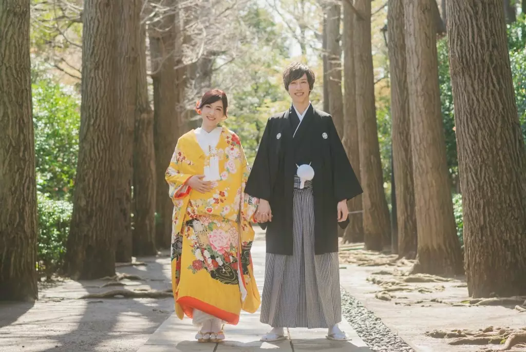 一對新人換上日本傳統和服。